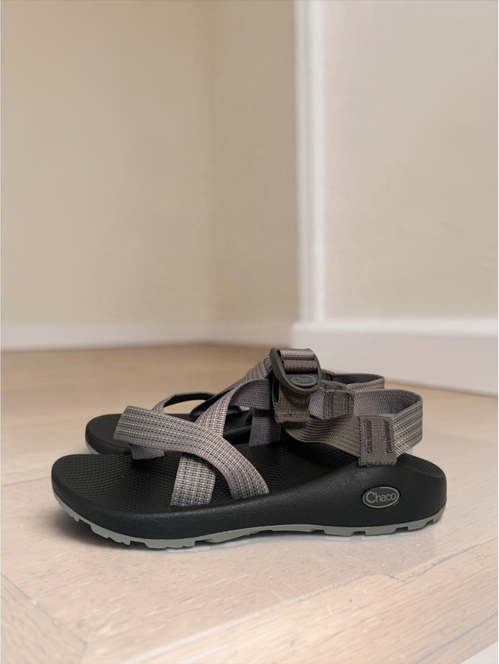 Men's Chaco Z/Cloud Hiking Sandals Grey Straps - Size M9